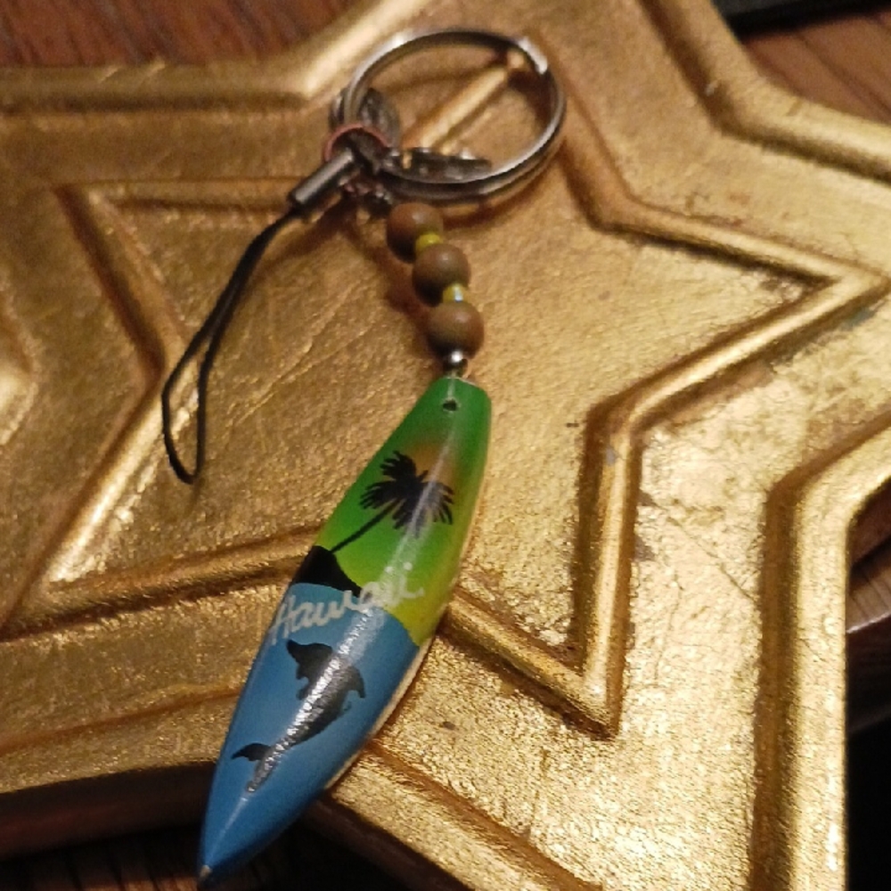 Hawaii Surfboard Keychain with Dolphin Design Of Wood